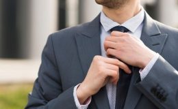 Stilinizi tamamlayın: İşte takım elbiseye uygun kravat seçimi ve bağlama teknikleri…