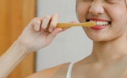 Dişlerinizi fırçaladıktan sonra ağzınızı çalkalıyor musunuz?