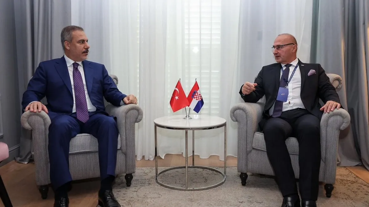 Bakan Fidan Hırvatistanlı mevkidaşı Grlic Radman ile bir araya geldi