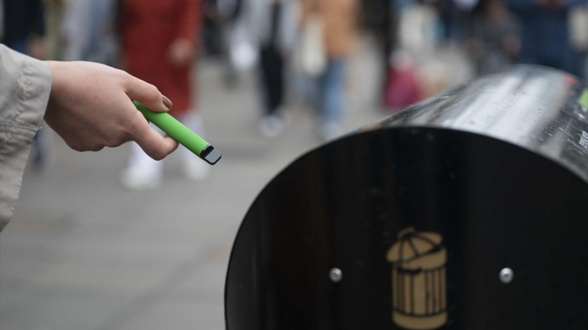 İngiltere’den ‘tek kullanımlık elektronik sigara’ kararı: Satışını yasaklıyor