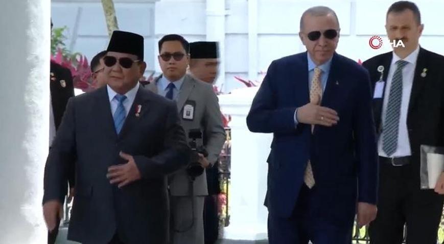 Cumhurbaşkanı Erdoğan’a Endonezya’da resmi törenle karşılama