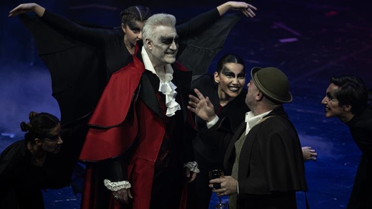 Tamer Karadağlı Dracula rolünde