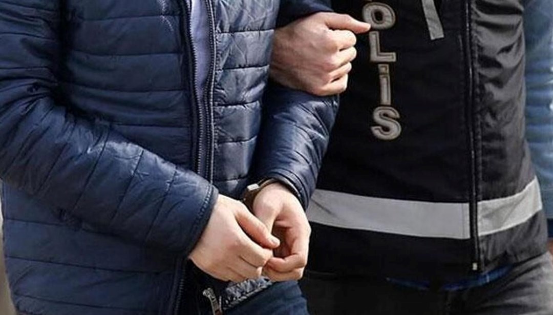 İzmir’de FETÖ operasyonu: 10 polis memurundan 2’si tutuklandı