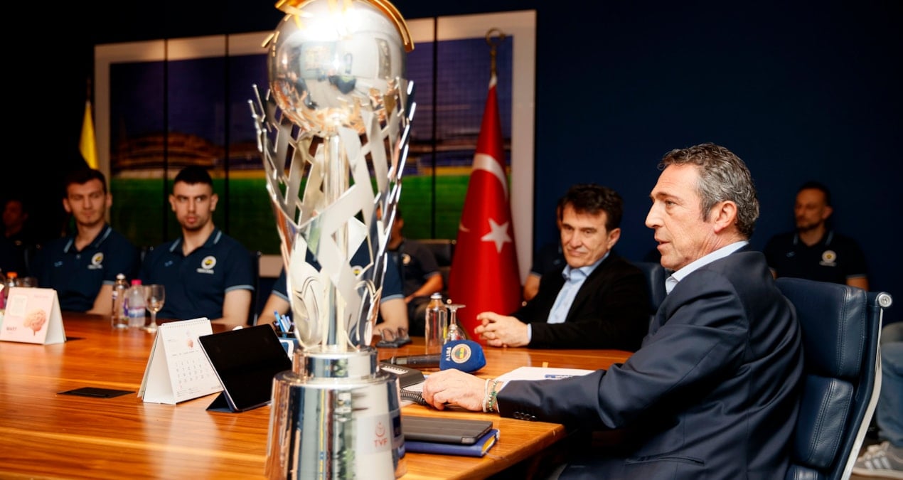 Kupa Ali Koç’a götürüldü