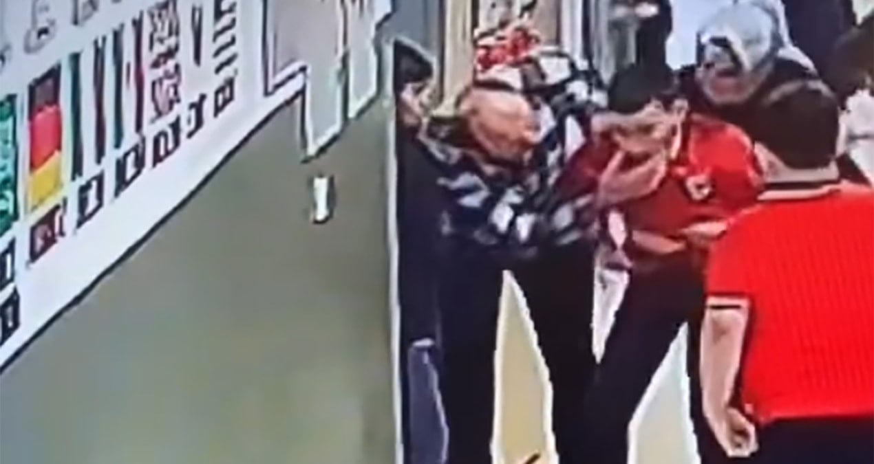 Öğretmen öğrencisini  Heimlich manevrası ile kurtardı!