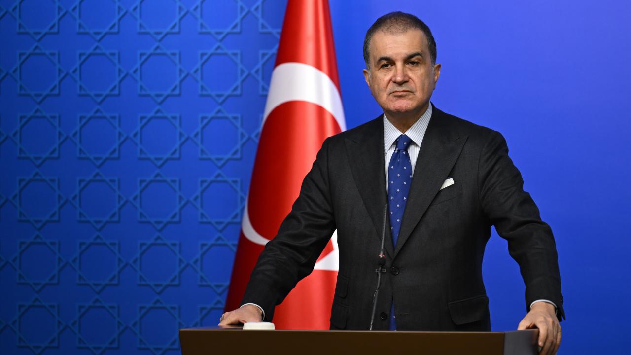 Ömer Çelik: Demokratik siyasi sözlükte ‘cunta eşittir CHP’ yazar