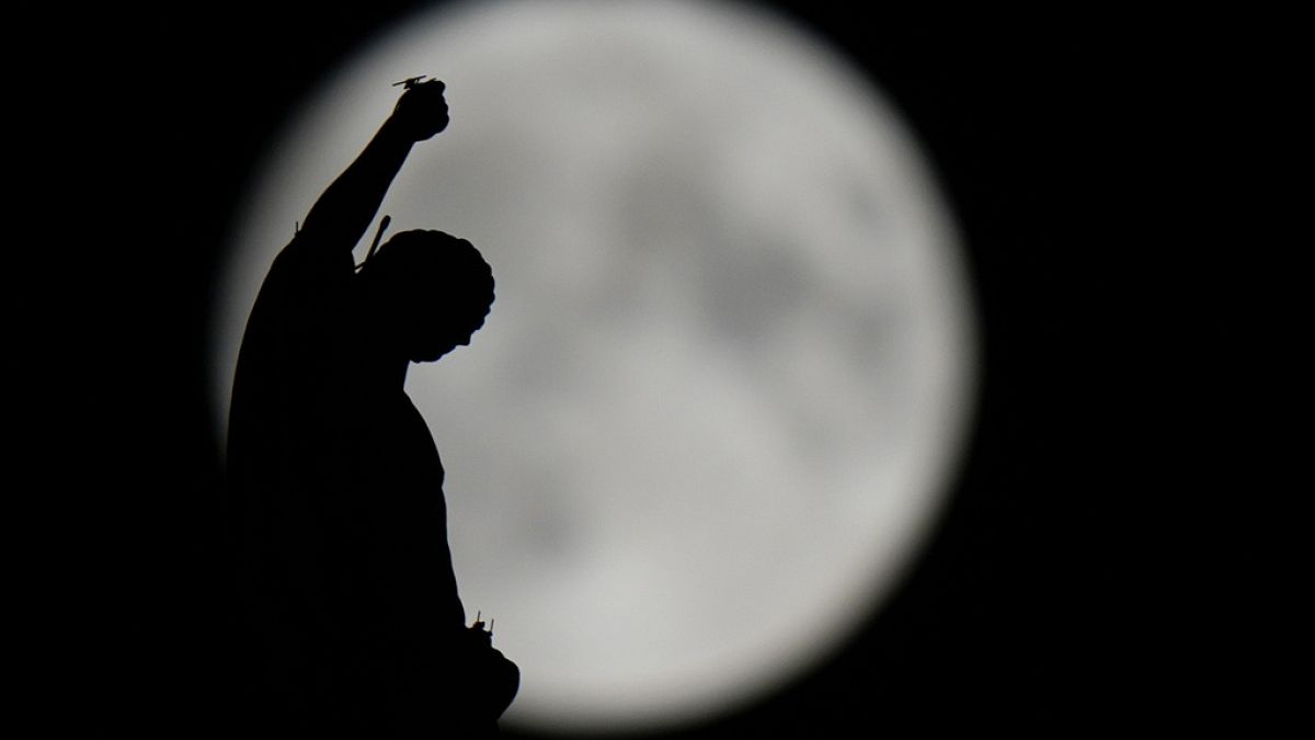 Türkiye ve Dünya’dan ‘Süper Ay’ manzaraları